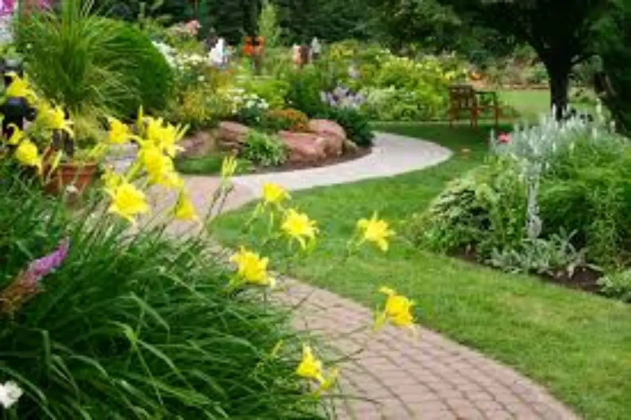 Giardino sicuro per bambini e animali: quali specie evitare secondo la Società Botanica Italiana Giardino sicuro per bambini e animali: quali specie evitare secondo la Società Botanica Italiana