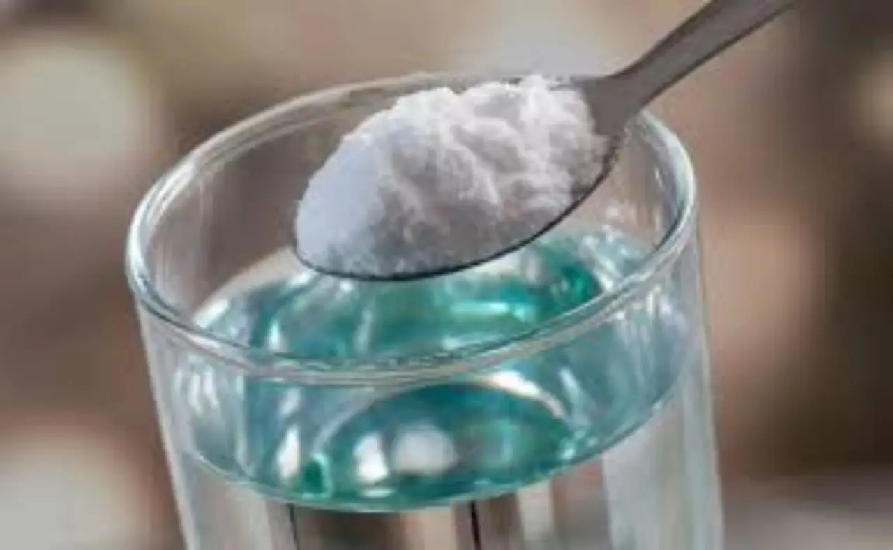 Il rimedio con acqua e bicarbonato per proteggere le piante in vaso Il rimedio con acqua e bicarbonato per proteggere le piante in vaso